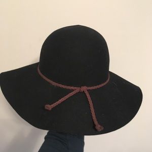 Black wool hat with brown rope detail
